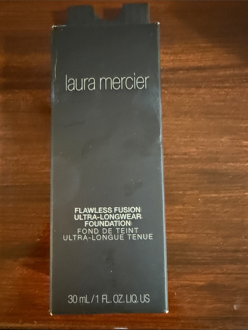 laura mercier Flawless Fusion Foundation - Black Packaging
